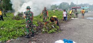 Sinergitas Satgas Yonarhanud 11/WBY, Polri dan Masyarakat Bersihkan Terminal Desa Kamal