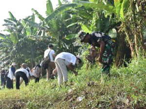 Kodam Jaya Lakukan Kegiatan Gerakan Bersama Bersihkan Sungai Ciliwung
