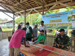 Cegah Stunting, Satgas Yonif RK 136/Tuah Sakti Bersama Dinkes Sorong Selatan Gelar Monitoring dan Pelayanan Kesehatan Gratis