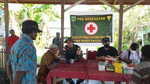 Cegah Stunting, Satgas Yonif RK 136/Tuah Sakti Bersama Dinkes Sorong Selatan Gelar Monitoring dan Pelayanan Kesehatan Gratis