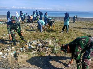 Satgas Kodim Maluku Yonarhanud 11/WBY Ajak Masyarakat Jaga Lingkungan