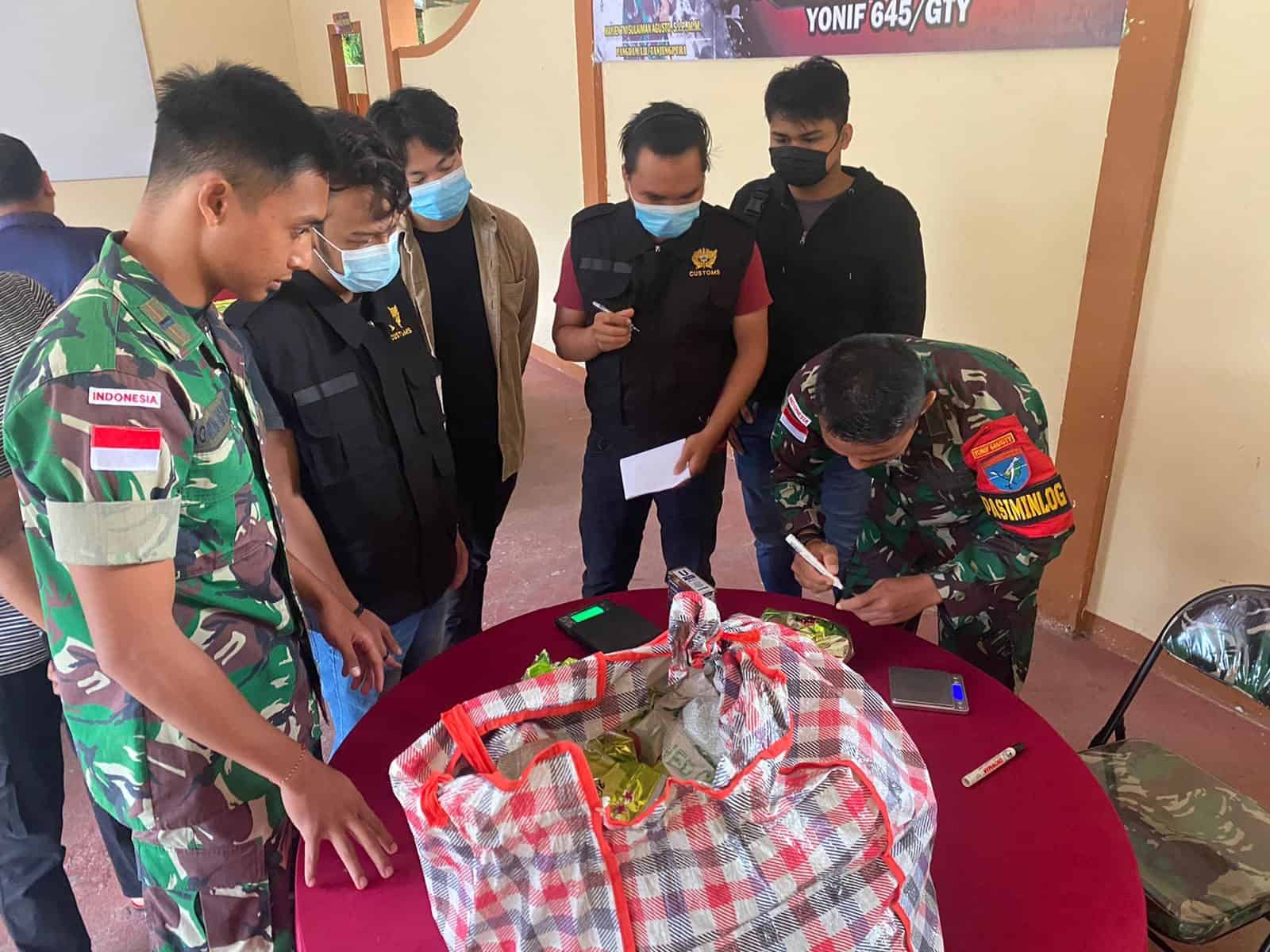 Pimpinan TNI AD Bangga dan Apresiasi Keberhasilan Satgas Yonif 645/GTY Amankan 27,311 Kg Sabu Asal Malaysia