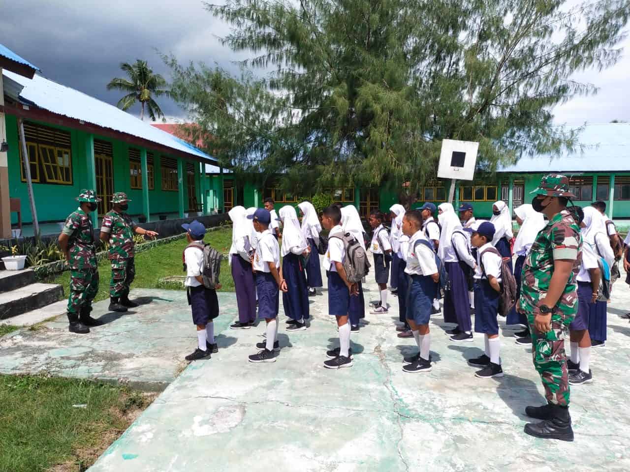 Tumbuhkan Sikap Nasionalisme dan Patriotisme Pada Siswa SMP Negeri Biloro dengan Latihan PBB