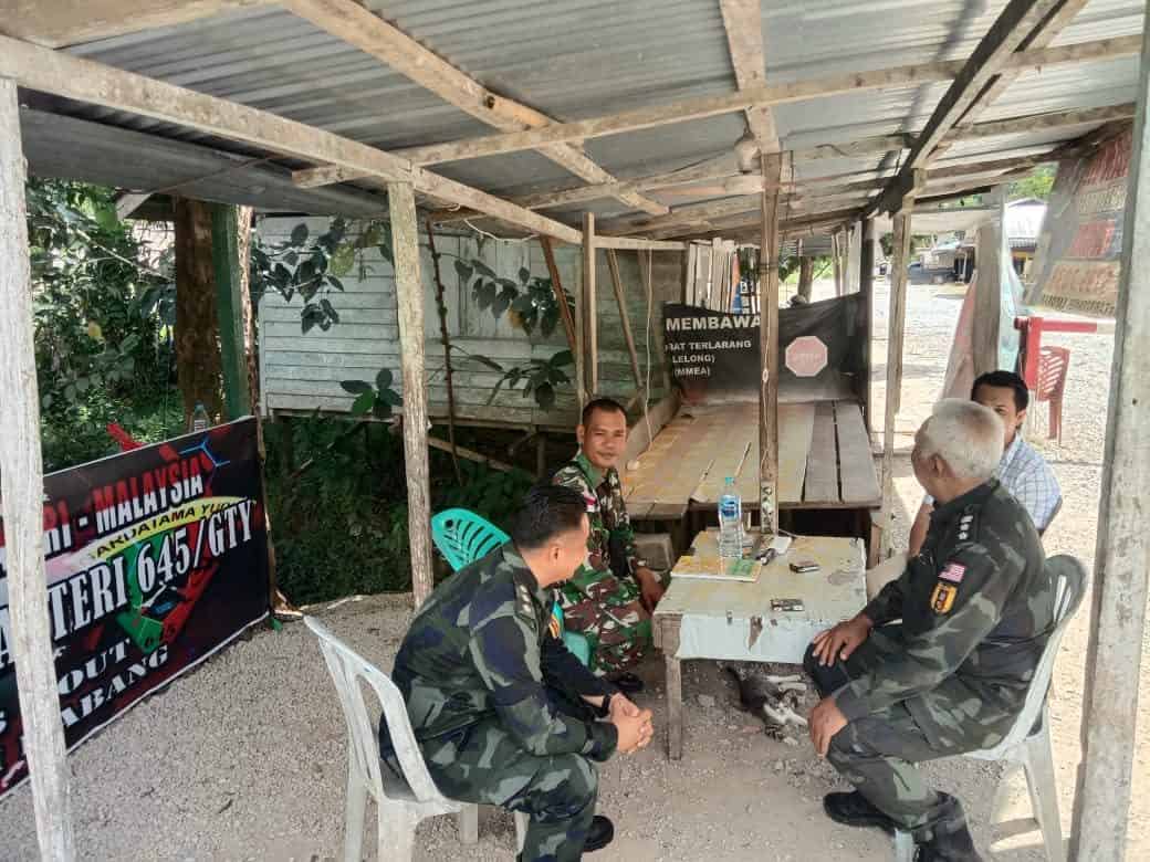 Satgas Pamtas RI-MLY Yonif 645/Gty Menerima Kunjungan Wakil Komandan PGK Polis Diraja Malaysia Sarawak