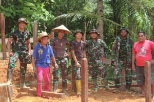 Satgas Pamtas RI-Malaysia Yonarmed 19/105 Trk Bogani Bersama Masyarakat Bangun Gereja