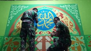 Satgas Yonarhanud 11/WBY Buat Lukisan Kaligrafi di Masjid Al Muhajirin dan Mushalla Nurul Akhlaq