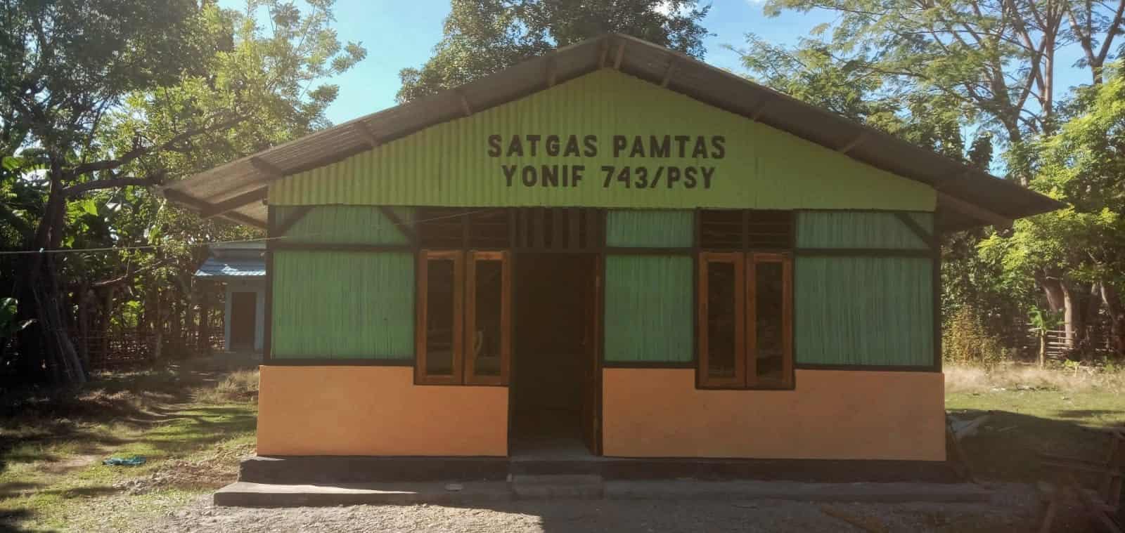 Satgas Yonif 743/PSY Rehab Rumah Petani di Perbatasan