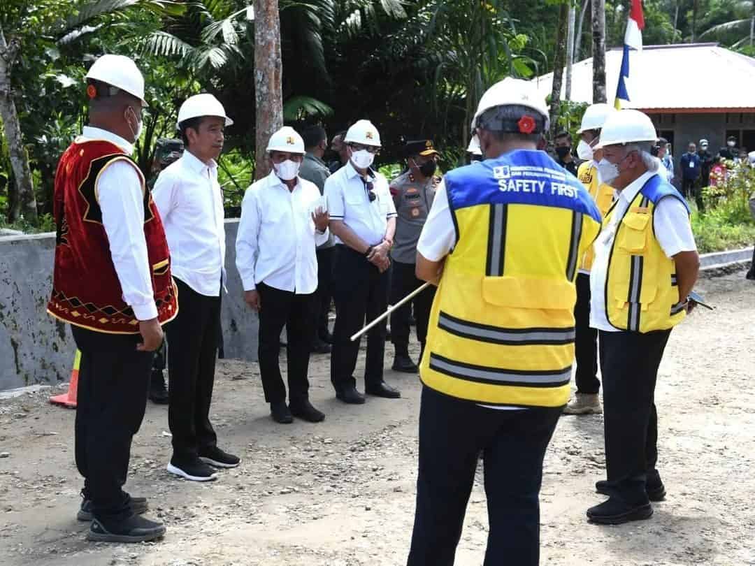 Pangdam I/BB Dampingi Presiden RI Jokowi Tinjau Proyek Peningkatan Struktur Jalan Di Pulau Nias
