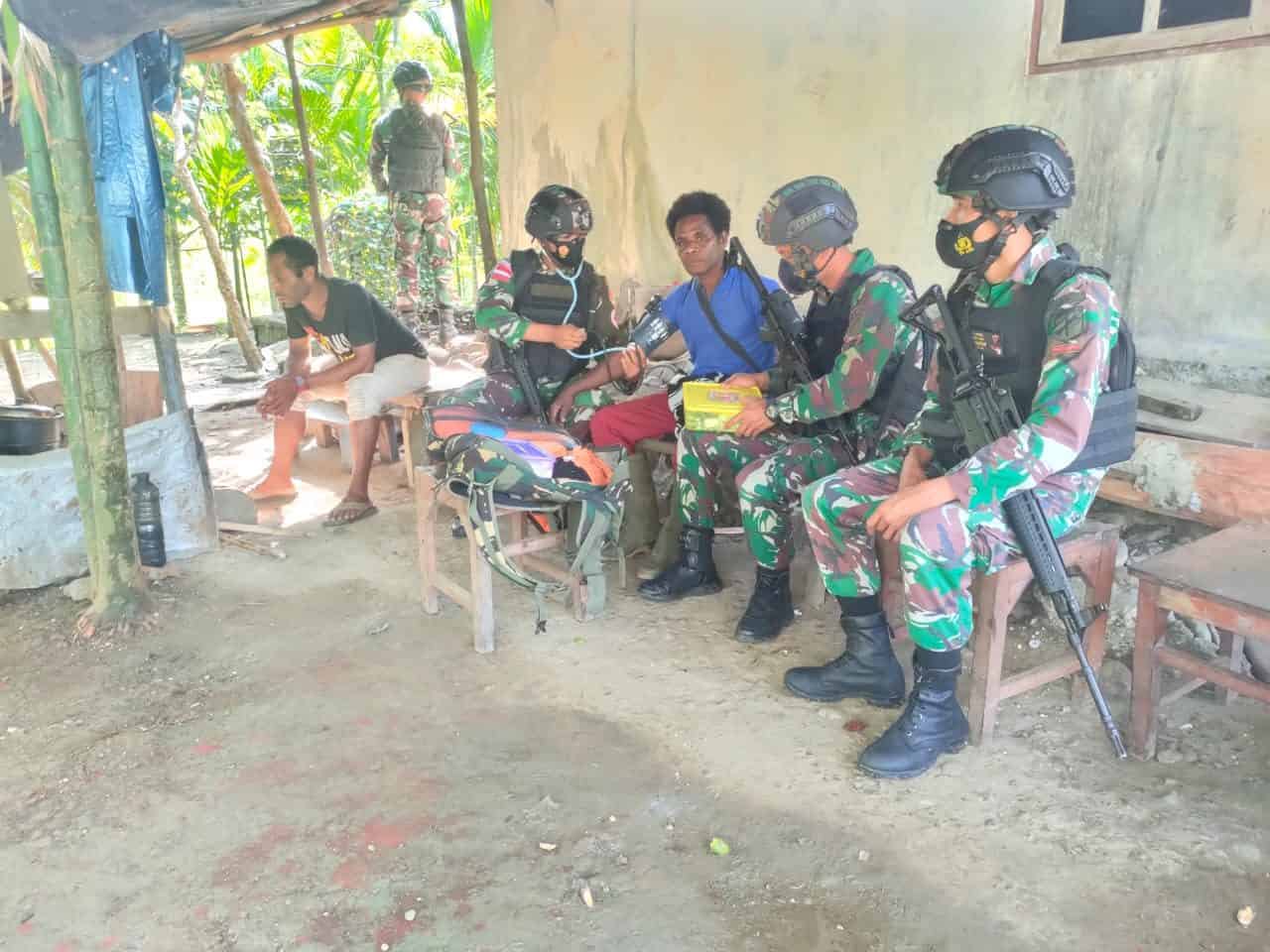 Pelayanan Kesehatan bagi Warga Papua Terus Digencarkan Satgas Pamtas RI-PNG Yonif 711/Rks