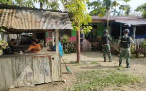 Gelar Komsos dan Berikan Bantuan, Satgas Pamtas RI-PNG Yonif 711/Rks Bangun Kebersamaan dengan Warga di Tanah Papua