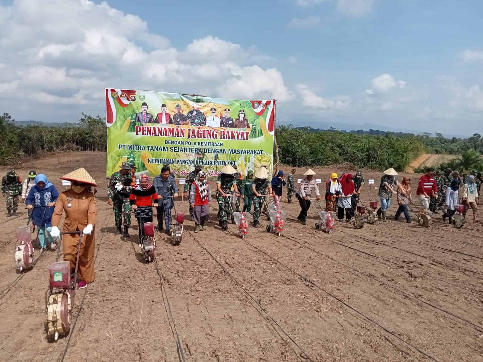 Tingkatkan Ketahanan Pangan, Danrem 044/Gapo Pimpin Tanam Jagung Serentak di 8 Kodim Jajaran