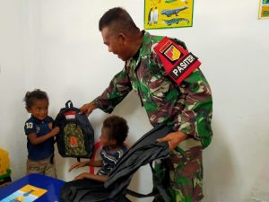 Satgas Pamtas Yonif 711/Rks Temani Anak-Anak Paud Irene Belajar Sambil Bermain