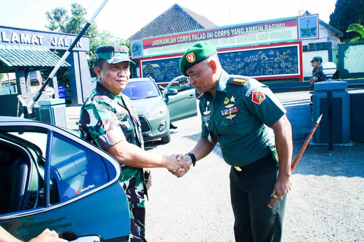 Danpusdikpal Kodiklatad Terima Kunjungan Gubernur Akademi Militer