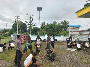 Sinergitas TNI-Polri, Satgas Yonarmed 1 Kostrad Bersama Polres Kairatu Gelar Bakti Religi Sambut HUT Ke-74 Polwan
