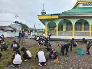 Sinergitas TNI-Polri, Satgas Yonarmed 1 Kostrad Bersama Polres Kairatu Gelar Bakti Religi Sambut HUT Ke-74 Polwan