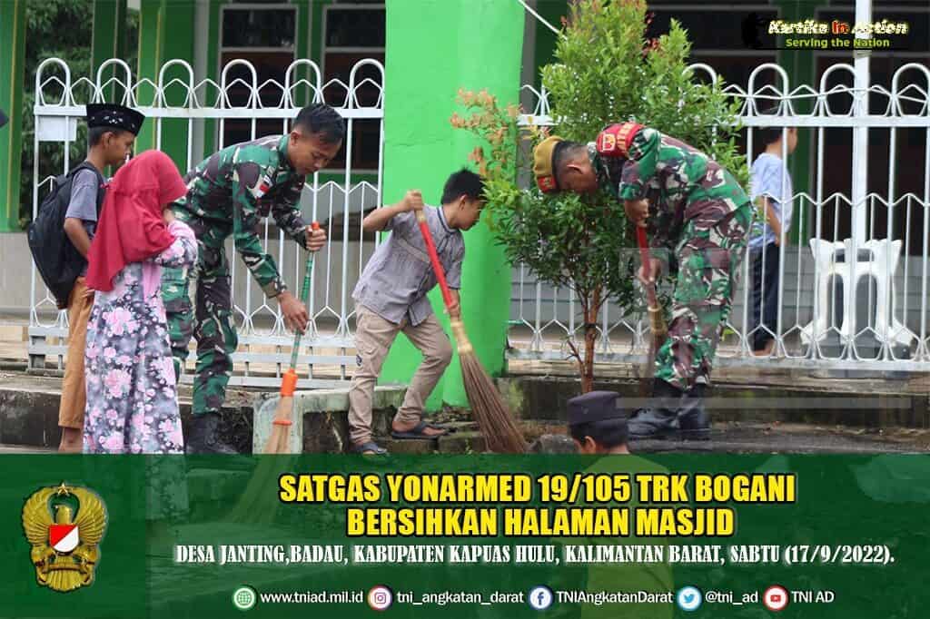 Satgas Yonarmed 19/105 Trk Bogani Bersihkan Halaman Masjid