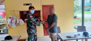 Sering Diobati Personel Satgas Yonif 645/GTY, Warga Perbatasan Sukarela Serahkan Senpi Rakitan