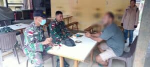 Sering Diobati Personel Satgas Yonif 645/GTY, Warga Perbatasan Sukarela Serahkan Senpi Rakitan