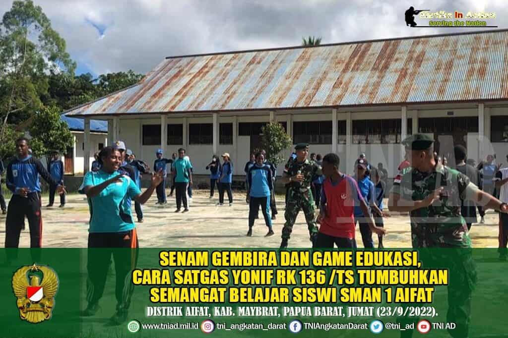 Senam Gembira dan Game Edukasi, Cara Satgas Yonif RK 136 /TS Tumbuhkan Semangat Belajar Siswi SMAN 1 Aifat