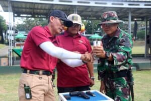 Divif 2 Kostrad Latihan Menembak Bersama Forkopimda dan Komunitas Perbakin Malang