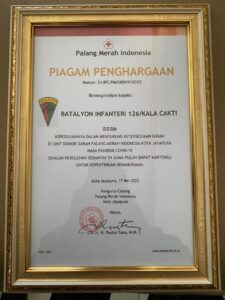 Berperan Dalam Kegiatan Kemanusiaan,di Papua, Satgas Yonif 126/KC Terima Penghargaan Dari PMI Jayapura,