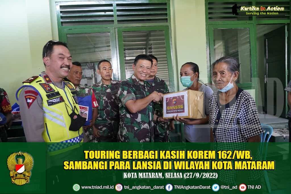 Touring Berbagi Kasih Korem 162/WB, Sambangi Para Lansia di Wilayah Kota Mataram