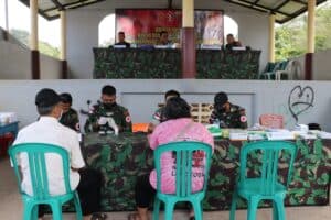 Sambut HUT ke 77 TNI, Satgas Pamtas Yonif 645/GTY Gelar Bakti Sosial Pengobatan Massal Gratis di Perbatasan