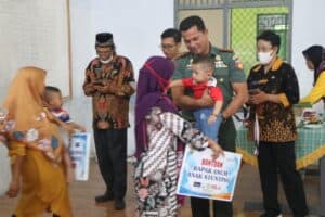 Launching Program DASHAT, Kodim 0709/Kebumen Serahkan Bantuan Bapak Asuh Anak Stunting