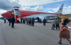 Presiden Joko Widodo Tiba di Mimika Disambut Danrem 174/Merauke dan Forkopimda