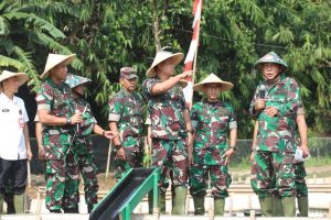 Danrem 052/Wkr Dampingi Pangdam Jaya Tinjau Perkembangan Program Food Estate Di Tangerang