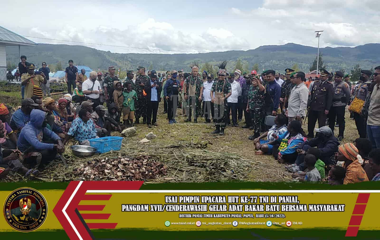 Usai Pimpin Upacara HUT Ke-77 TNI Di Paniai, Pangdam XVII/Cenderawasih Gelar Adat Bakar Batu Bersama Masyarakat
