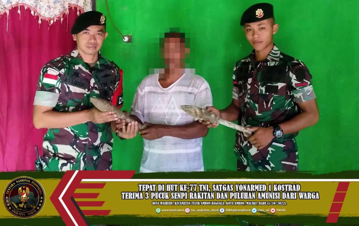 Tepat Di Hut Ke 77 Tni Satgas Yonarmed 1 Kostrad Terima 3 Pucuk Senpi