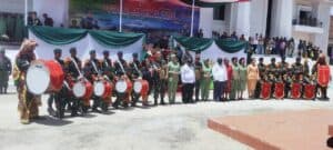 Usai Pimpin Upacara HUT Ke-77 TNI Di Paniai, Pangdam XVII/Cenderawasih Gelar Adat Bakar Batu Bersama Masyarakat