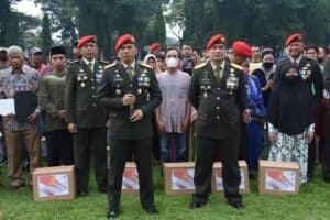 Militan dan Humanis, Kopassus Berbagi di HUT TNI Ke-77