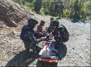 Satgas Yonif R 321/GT/13/1 Kostrad Berikan Pelayanan Kesehatan Gratis Kepada Masyarakat di Pegunungan Tengah Papua