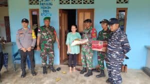 Satgas Yonif 645/GTY Gelar Baksos Bagikan Sembako Untuk Masyarakat di Wilayah Perbatasan RI-MLY