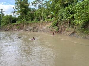 Aksi Heroik Satgas Yonif 711/Rks Selamatkan 2 Anak Papua Tenggelam di Sungai