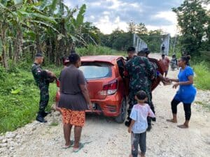 Aksi Heroik Satgas Yonif 711/Rks Selamatkan 2 Anak Papua Tenggelam di Sungai