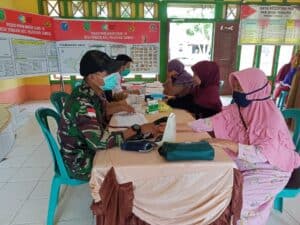 Peduli Kesehatan, Satgas Yonif 645/Gty Bantu Program Posbindu Puskesmas Di Perbatasan