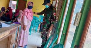 Peduli Kesehatan, Satgas Yonif 645/Gty Bantu Program Posbindu Puskesmas Di Perbatasan