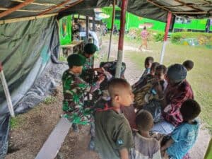 Satgas Yonmek 203/AK Gelar Layanan Kesehatan Gratis Bagi Warga Lanny Jaya, Papua