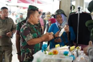 Peduli UMKM, Kasad Nikmati Nasi Kuning dan Ketoprak