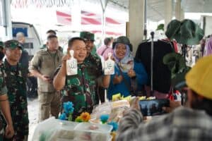 Peduli UMKM, Kasad Nikmati Nasi Kuning dan Ketoprak