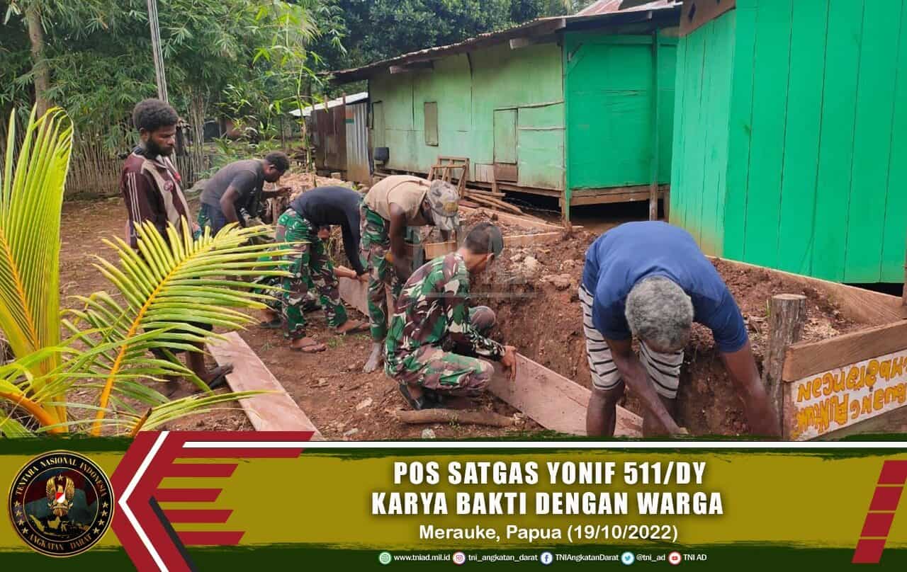 Bukti Cinta TNI, Warga Yanggandur Bantu Pembenahan Sarana Pos Satgas Yonif 511/DY