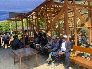 Turut Berduka, Satgas Yonif Raider 142/KJ Hadir dan Beri Bantuan