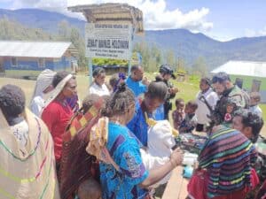 Sinergitas TNI-POLRI Berbagi Kasih dan Berikan Pelayanan Kesehatan di Papua