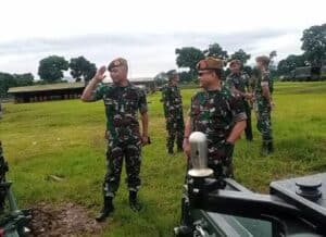 Danpussenarmed Tinjau Pelaksanaan Latihan Menembak Uji Fungsi Meriam 105 mm