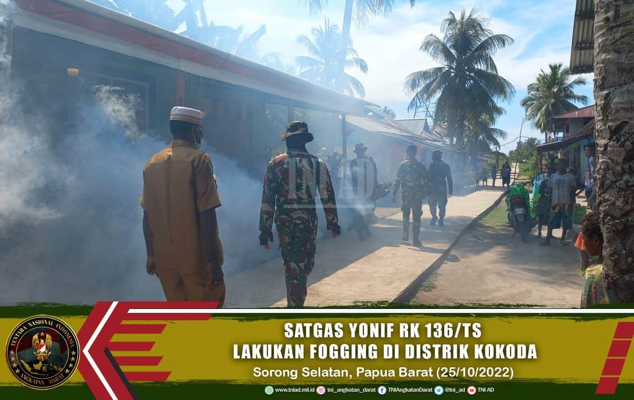 Cegah Penyebaran DBD dan Malaria, Satgas Yonif RK 136/TS Lakukan Fogging di Distrik Kokoda