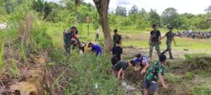 Maknai Sumpah Pemuda, Satgas Yonarmed 19/105 Trk Bersama Siswa SMA 1 Batang Lupar Gelar Kerja Bakti.