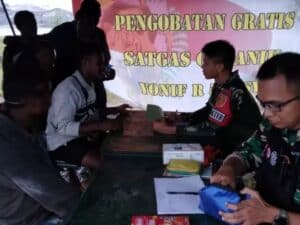 Peduli Kesehatan Masyarakat, Satgas Yonif R 514/SY Gelar Pengobatan Gratis